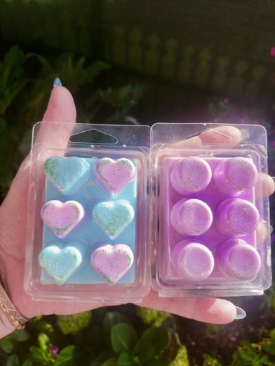 Wax Melts vs. Candles: Which One is Right for You?