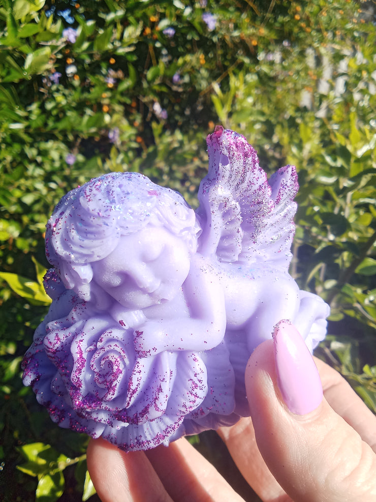 Cute Cherub angel on roses 🌹
