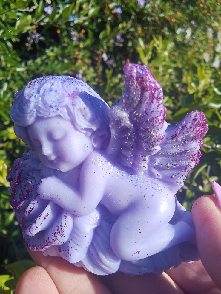 Cute Cherub angel on roses 🌹