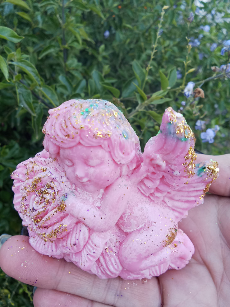 Cute Cherub angel on roses 🌹