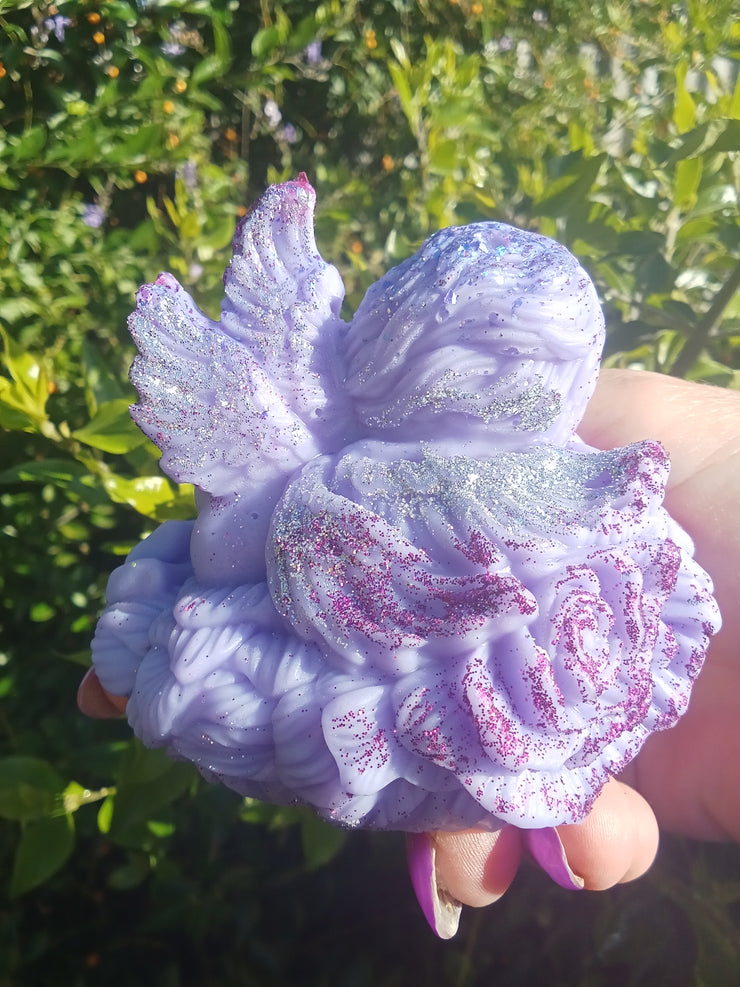 Cute Cherub angel on roses 🌹