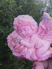 Cute Cherub angel on roses 🌹